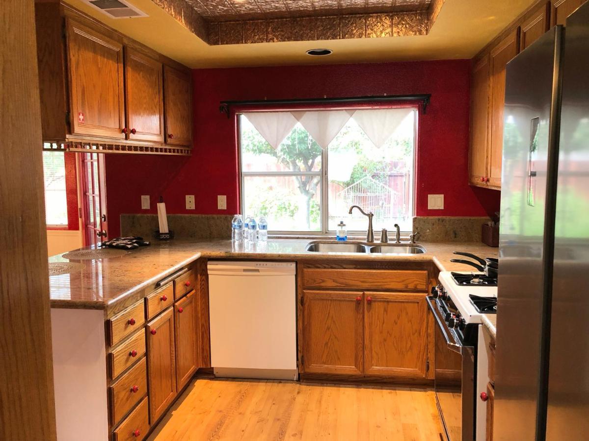 Vineyard Vista Suite With Tv And Private Bathroom 헤멧 외부 사진