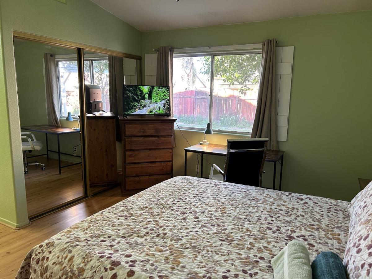 Vineyard Vista Suite With Tv And Private Bathroom 헤멧 외부 사진