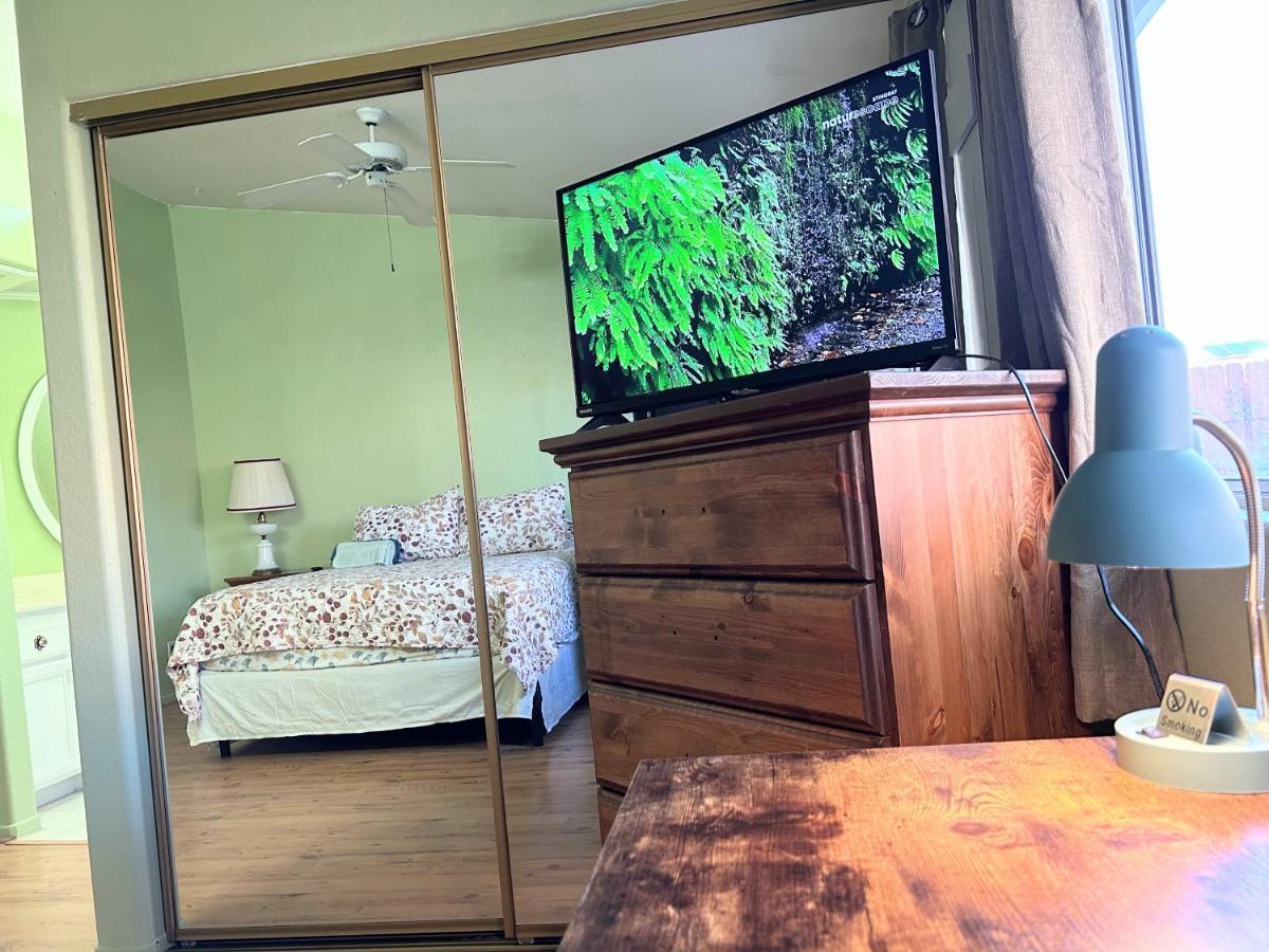 Vineyard Vista Suite With Tv And Private Bathroom 헤멧 외부 사진