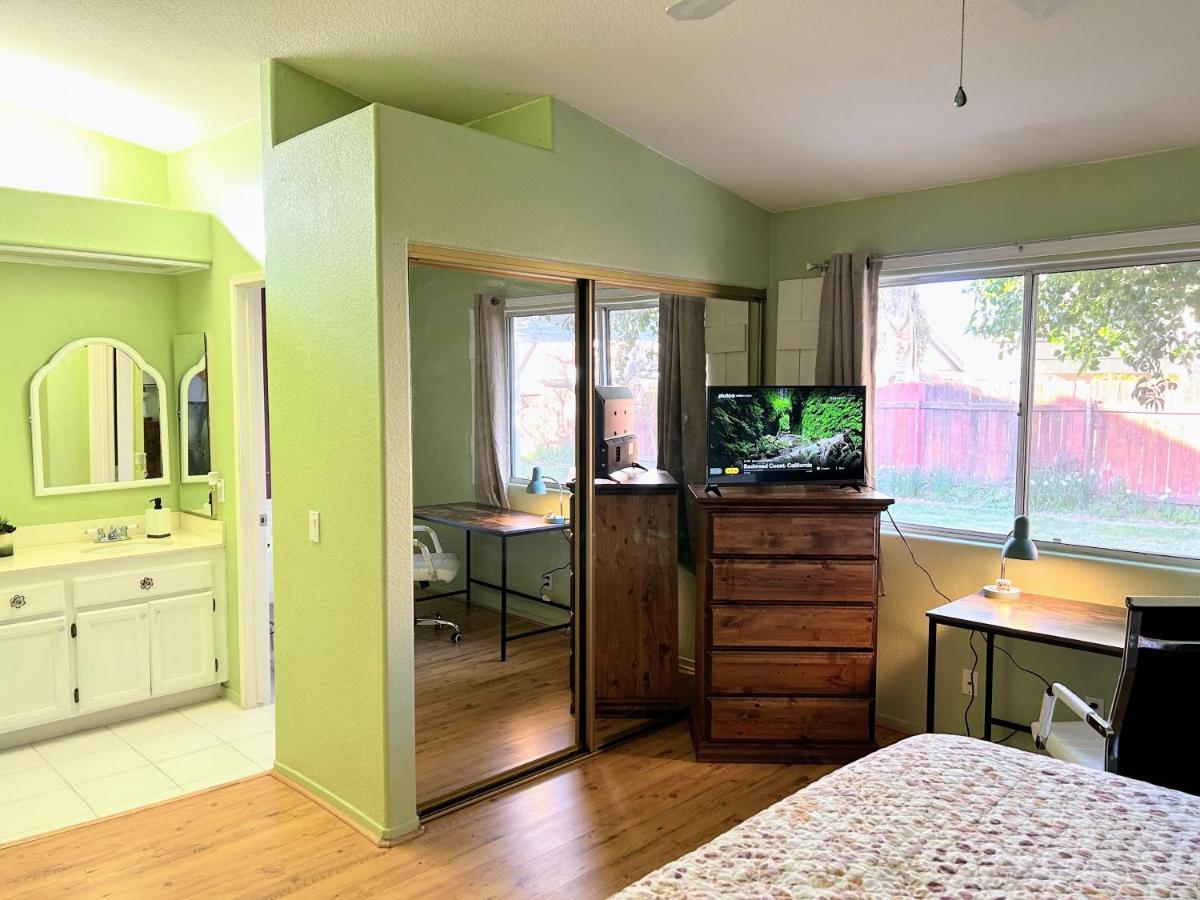 Vineyard Vista Suite With Tv And Private Bathroom 헤멧 외부 사진